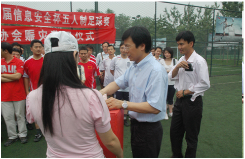 2012-01-16 信息办领导赈灾活动现场捐款.jpg